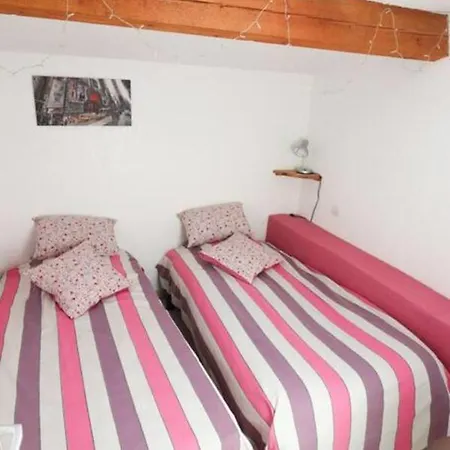 Charming Little House At 150 Meters From The Beach Hébergement de vacances *